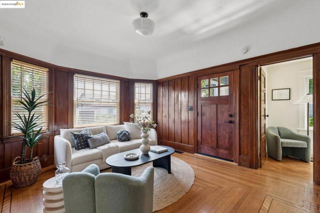 6521 Herzog St, Oakland CA: https://media.crmls.org/mediaz/98f7081b-2bbf-4964-86e3-7c9a7978b788.jpg