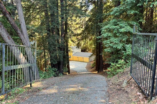 23489 Hutchinson Road, Los Gatos CA: https://media.crmls.org/mediaz/98f73c3a-6ed2-4ec9-bce2-d08cca374a43.jpg