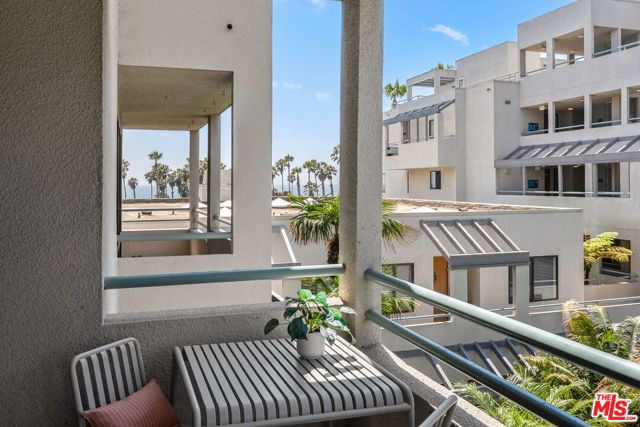 140 Ocean Park Boulevard, Santa Monica CA: https://media.crmls.org/mediaz/98f7f8d1-80e9-4025-a78d-b1a52d8733ab.jpg