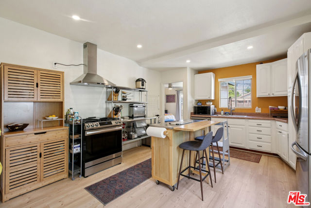 5492 Lewis Avenue, Long Beach CA: https://media.crmls.org/mediaz/98f847db-885c-437a-9b6a-4a39d988ecba.jpg