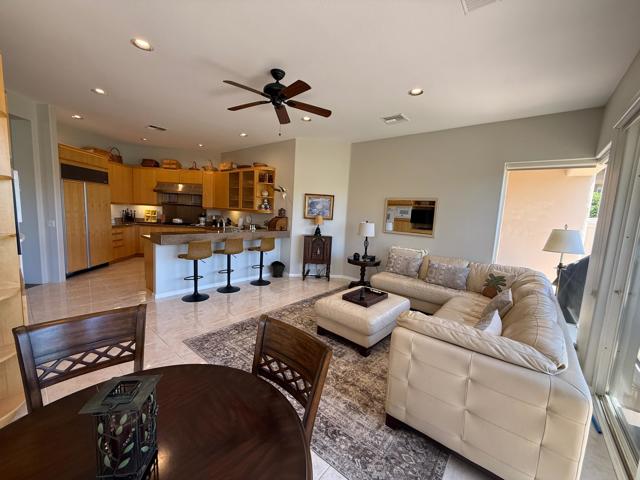 79765 Tangelo, La Quinta CA: https://media.crmls.org/mediaz/98f8854e-2979-4a78-8e59-3aa2f9b6a133.jpg