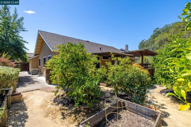 171 Mount Tam Ct, Martinez CA: https://media.crmls.org/mediaz/98f89cab-01d3-41d1-bf09-e1c6229cce33.jpg