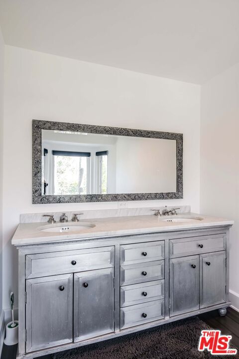 3201 Viola Place, Marina del Rey CA: https://media.crmls.org/mediaz/98f8b37d-8b20-4b55-92b1-24e6eaabc353.jpg