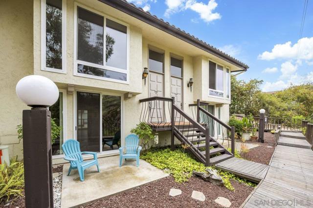 2402 Altisma Way, Carlsbad CA: https://media.crmls.org/mediaz/98f96e88-a5ea-4741-8147-19ad7b0e94b0.jpg