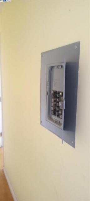 1059 Santa Clara Ave, Alameda CA: https://media.crmls.org/mediaz/98f9a2df-d200-471e-ac50-4422ecb486cb.jpg