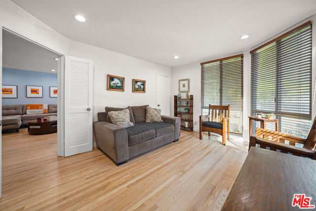 8530 Holloway Drive, West Hollywood CA: https://media.crmls.org/mediaz/98fa1c5f-f8ce-48b0-b9a7-a91bd0f08d19.jpg