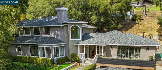 125 Sleepy Hollow Ln, Orinda CA: https://media.crmls.org/mediaz/98fa2e61-ad9a-407e-9864-e3f71689b224.jpg