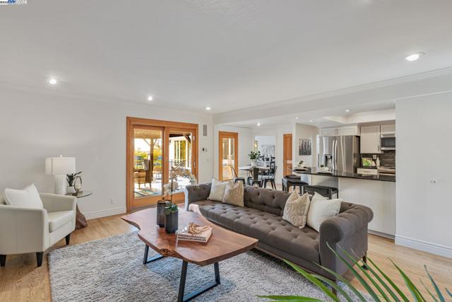 324 Merrilee Place, Danville CA: https://media.crmls.org/mediaz/98facdb7-7071-4dd5-b4a1-b427320a41e8.jpg