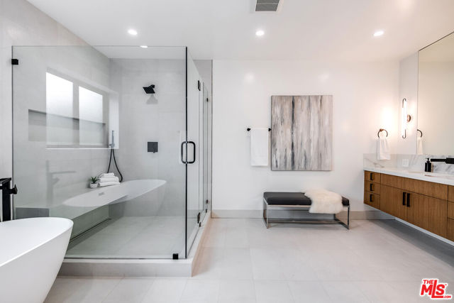 16226 Dickens Street, Encino CA: https://media.crmls.org/mediaz/98fb3430-ba99-469f-bbf9-5b07fcb23e11.jpg