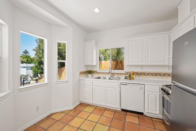 869 Eugenie Avenue, Encinitas CA: https://media.crmls.org/mediaz/98fba382-8e36-412e-9a92-91b0a1cc4c89.jpg