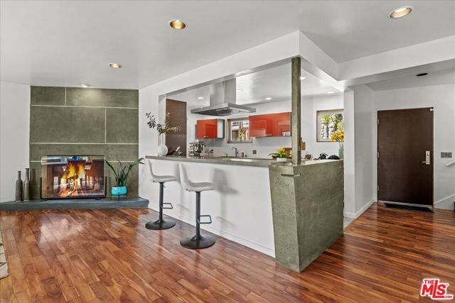 3234 Hillock Drive, Los Angeles CA: https://media.crmls.org/mediaz/98fbbd39-51b9-4f01-b028-bcaeba416fe7.jpg