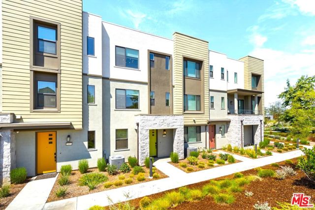 27056 Tanager Lane, Valencia CA: https://media.crmls.org/mediaz/98fd8c53-78c1-4208-8719-ad337552a5a1.jpg