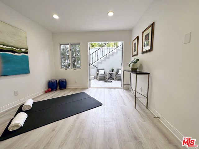 723 10th Street, Santa Monica CA: https://media.crmls.org/mediaz/98fd9e49-66a5-4907-9a95-20604864ee35.jpg
