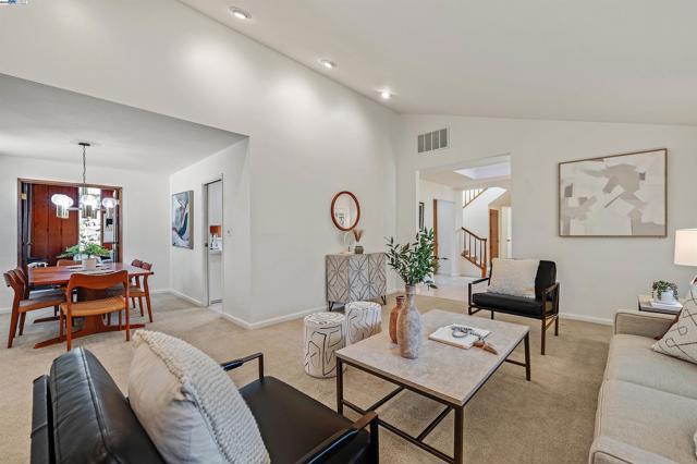 1068 Concord St, Pleasanton CA: https://media.crmls.org/mediaz/98fdcaf4-132f-43a6-9deb-8a5fb6073b14.jpg
