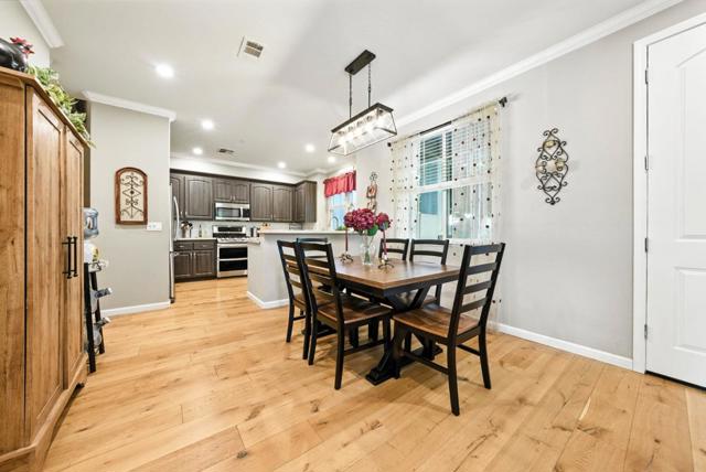 160 Sarafina Way, Gilroy CA: https://media.crmls.org/mediaz/98fdf31d-98aa-47cf-9807-c6b80b871be2.jpg