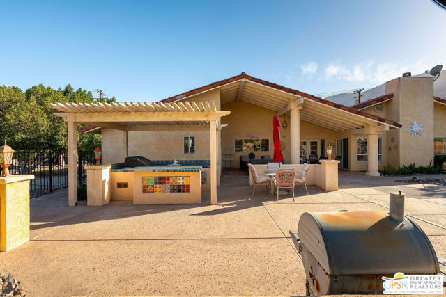 600 W Via Escuela, Palm Springs, CA 92262