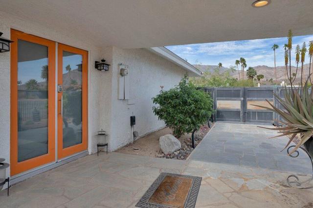 48320 Beverly Drive, Palm Desert CA: https://media.crmls.org/mediaz/98fe3c50-d2a6-4095-bdbf-4271cc304089.jpg