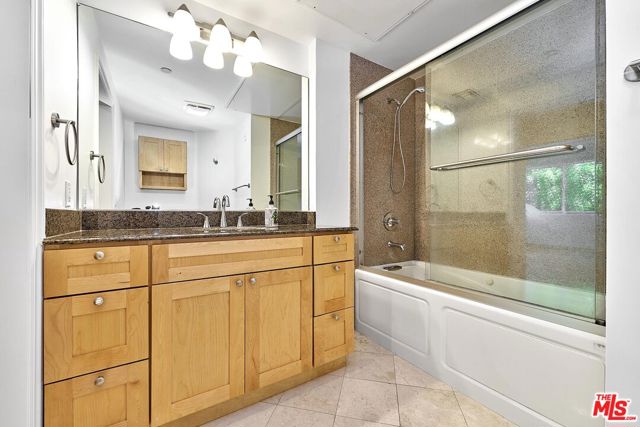 3061 W 12th Place, Los Angeles CA: https://media.crmls.org/mediaz/98fe520f-b0c8-4242-b94f-dc8282f13972.jpg