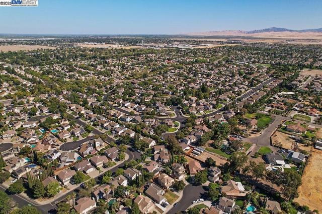 1429 BLUESAGE COURT, Tracy CA: https://media.crmls.org/mediaz/98fe576c-d97a-4d36-97f1-f893449a2dbb.jpg