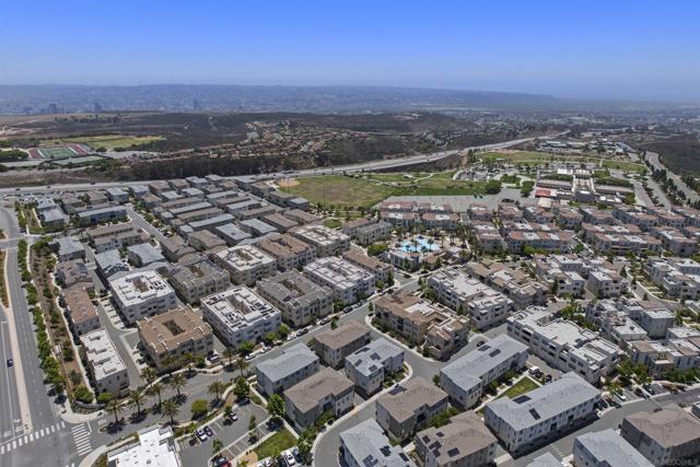 5506 Sandcliff Ln, San Diego CA: https://media.crmls.org/mediaz/98fe655b-0e20-47ec-aec7-cfbde427b71c.jpg