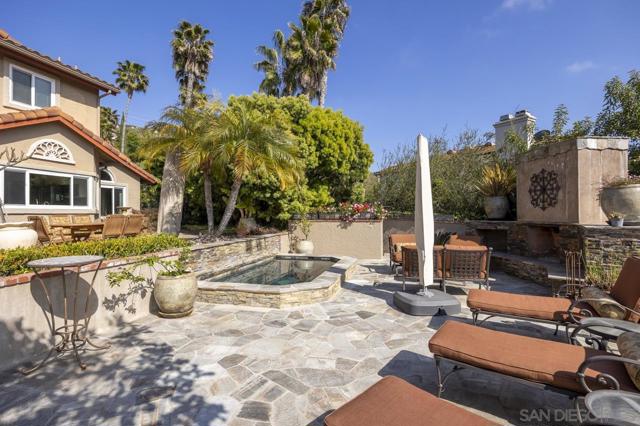 3245 Brookside Ln, Encinitas CA: https://media.crmls.org/mediaz/98fef388-1668-47b4-8762-1310ee693f95.jpg