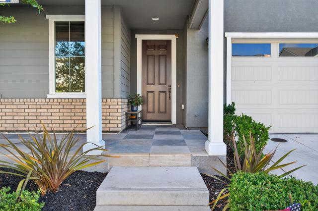 7058 Atlas Peak Dr, Dublin CA: https://media.crmls.org/mediaz/98ff0cc4-b574-459c-bffb-d95aaa9341fe.jpg