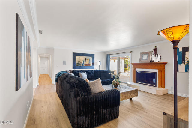 Detail Gallery Image 8 of 45 For 1036 Stanford Dr, Simi Valley,  CA 93065 - 5 Beds | 2/1 Baths