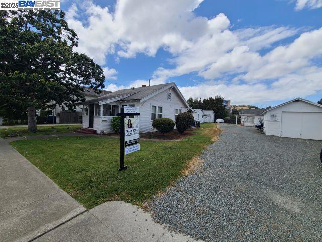 19979 Wisteria St, Castro Valley CA: https://media.crmls.org/mediaz/98ff3f7b-5744-4022-a119-d867dd7d0daf.jpg