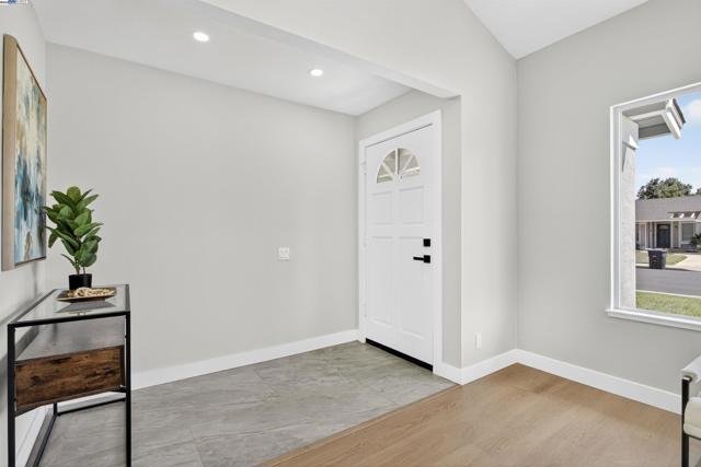 4217 Waycross Ct, Pleasanton CA: https://media.crmls.org/mediaz/9900056a-e23e-4811-a1de-2b45654689c2.jpg