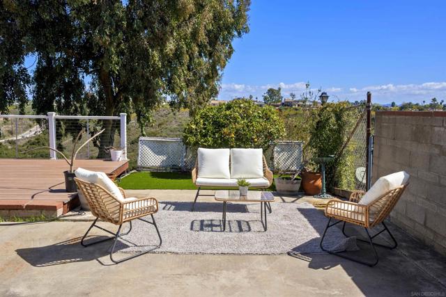 3833 Tomahawk Ln, San Diego CA: https://media.crmls.org/mediaz/990016d4-7e7a-4844-9d8b-eb0e82681c36.jpg