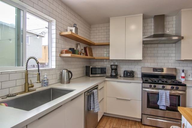 4040 42 35Th Street, San Diego CA: https://media.crmls.org/mediaz/99003be6-f41e-4ba9-b98c-d39ad079314c.jpg