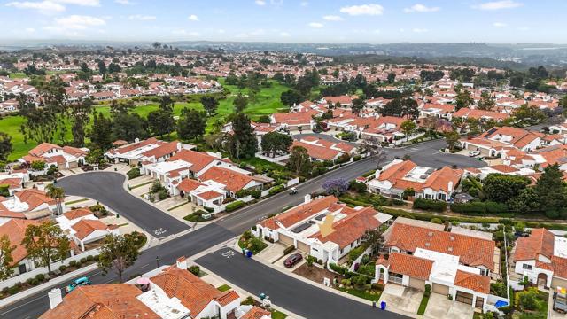 4695 Adra Way, Oceanside CA: https://media.crmls.org/mediaz/99005ea1-aea4-47b3-b73a-ae251552c44d.jpg