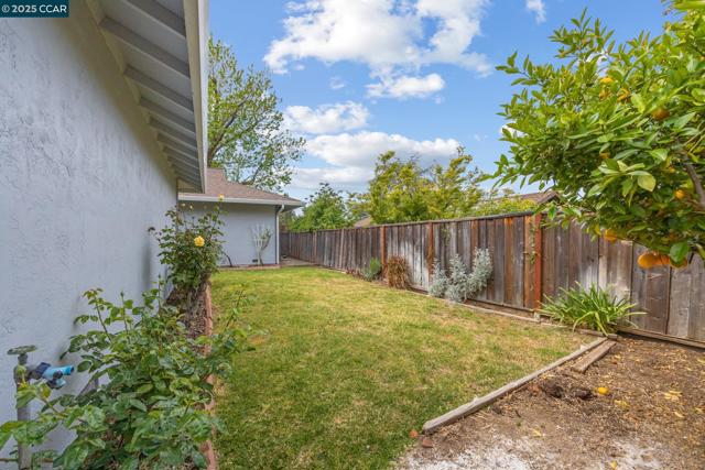 5571 Sepulveda Ct, Concord CA: https://media.crmls.org/mediaz/99011605-3bc4-486c-9177-536a5b64760b.jpg