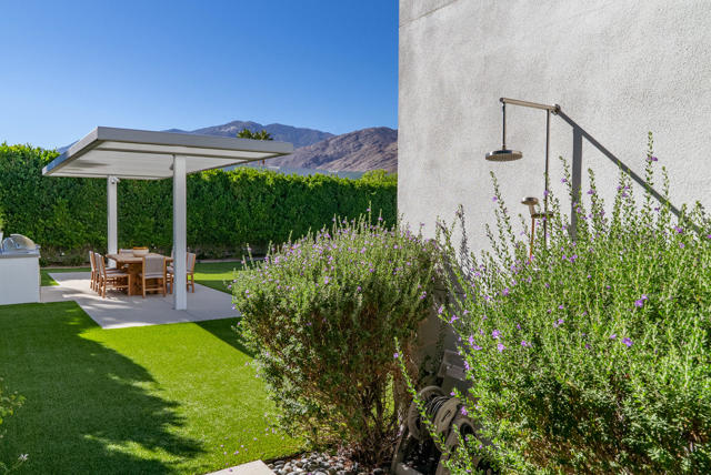 3088 Linea Terrace, Palm Springs CA: https://media.crmls.org/mediaz/99011d1a-9bee-4ed5-91b5-95b1acce073b.jpg