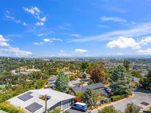 224 Lyndhurst Avenue, Belmont CA: https://media.crmls.org/mediaz/99013230-d809-486a-b20f-371069c30b39.jpg