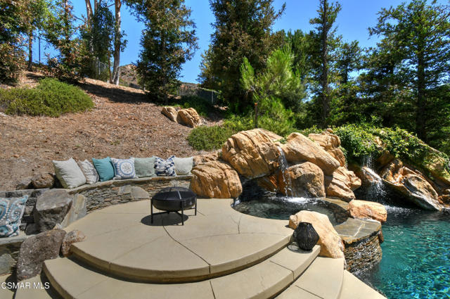 29677 Mulholland Highway, Agoura Hills CA: https://media.crmls.org/mediaz/99014c5b-2de9-4cd1-8edf-4c7d72401c59.jpg