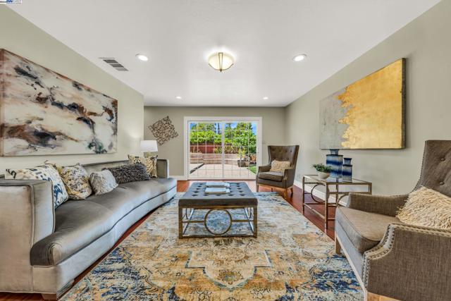 41917 Camino Santa Barbara, Fremont CA: https://media.crmls.org/mediaz/99018bfc-8704-4552-8f34-1182980615da.jpg