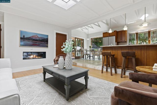 1754 Reliez Valley Rd, Lafayette CA: https://media.crmls.org/mediaz/99019835-61ee-453e-9ea7-5ad6ce47828e.jpg