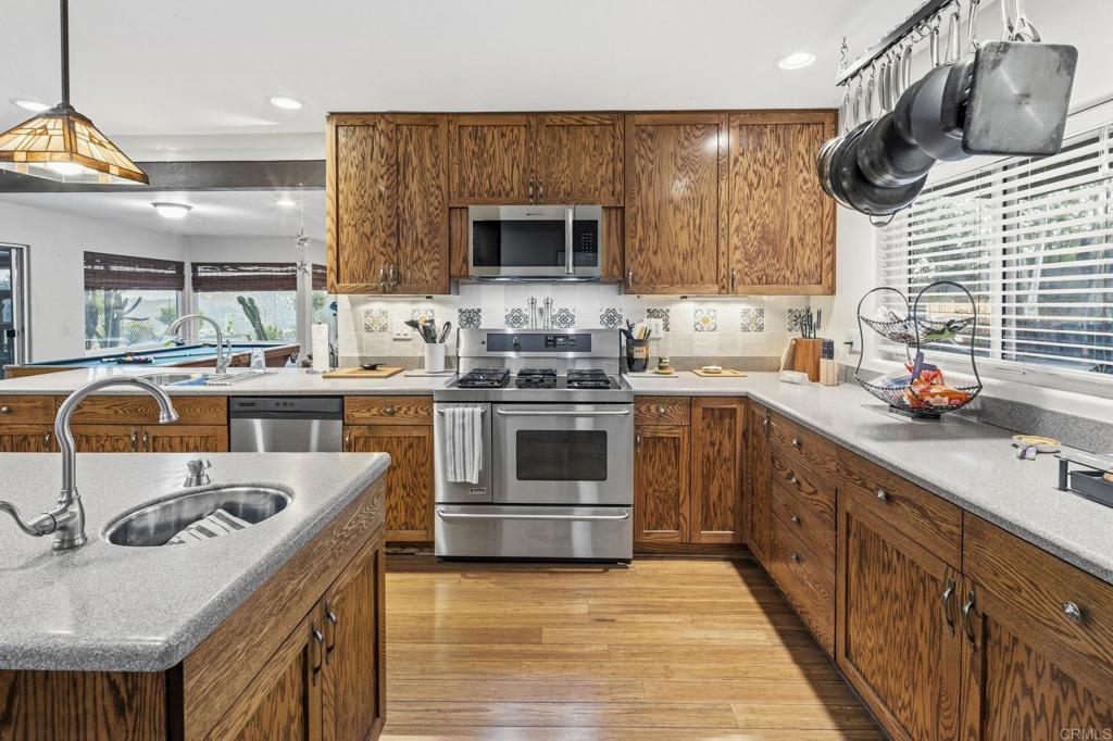 https://media.crmls.org/mediaz/99021aa9-3756-47f3-9666-755ad74361a2.jpg?preset=X-Large