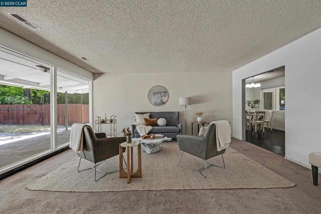 51 Bolla Ave, Alamo CA: https://media.crmls.org/mediaz/9902972c-9dd0-4a0a-a84f-8d8cee6cf0dd.jpg