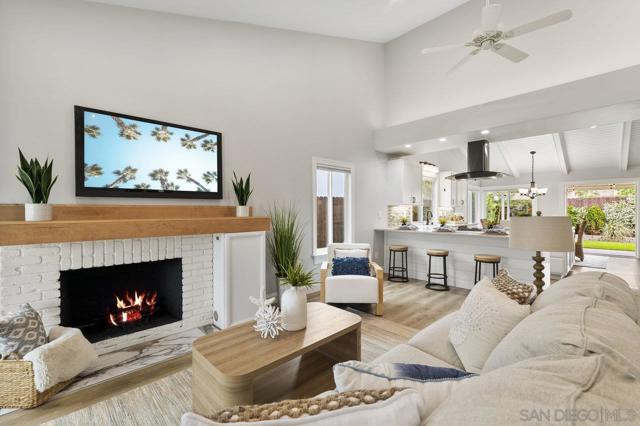8924 La Cintura Ct, San Diego CA: https://media.crmls.org/mediaz/9902e0c2-3d19-4722-811f-99a235948671.jpg