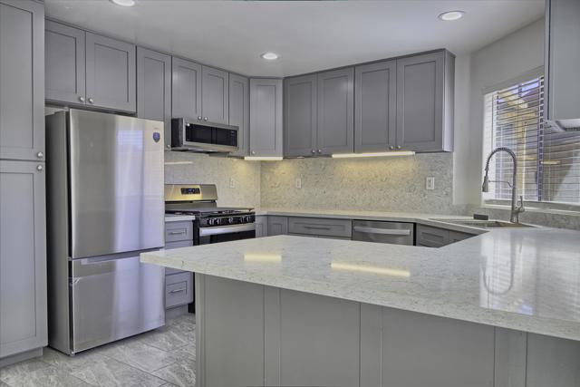 73969 Olive Court, Palm Desert CA: https://media.crmls.org/mediaz/99034bca-9aca-4366-abe1-d65a647f5b32.jpg
