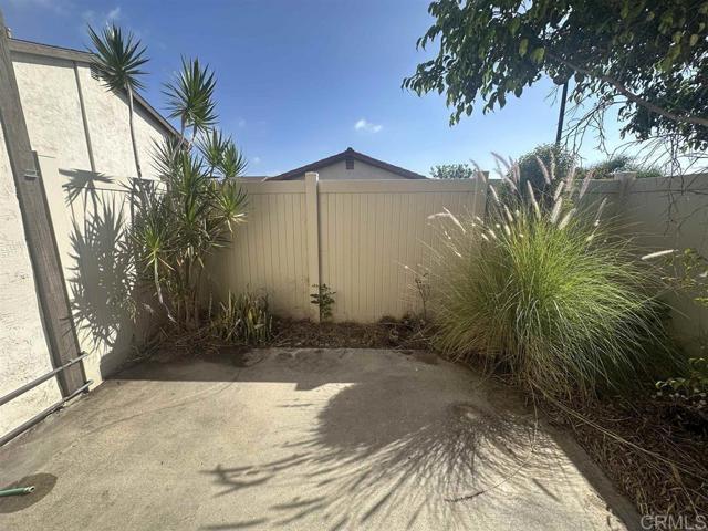 Detail Gallery Image 6 of 15 For 462 Bluffview Rd, Spring Valley,  CA 91977 - 3 Beds | 2 Baths