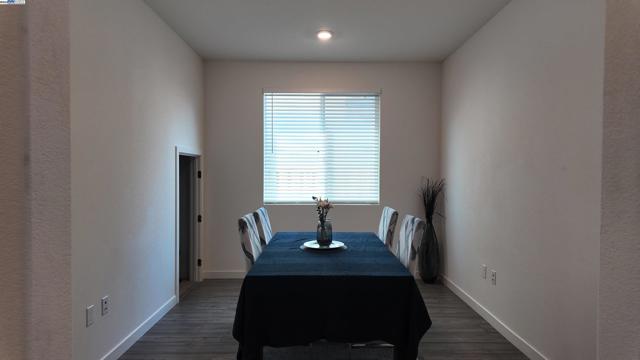 17516 Gemini Ct, Lathrop CA: https://media.crmls.org/mediaz/99037087-f3af-4ddc-b98e-f7da7339991f.jpg