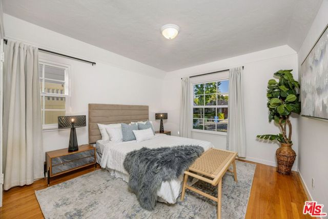 4311 Greenbush Avenue, Sherman Oaks CA: https://media.crmls.org/mediaz/99037118-61f9-4fd0-a627-63a0f39f8403.jpg