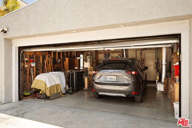 21694 Yucatan Avenue, Woodland Hills CA: https://media.crmls.org/mediaz/99040fb2-6739-43f5-a7da-c452b72d6f9f.jpg