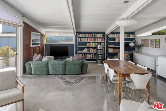 12400 Deerbrook Lane, Los Angeles CA: https://media.crmls.org/mediaz/990427c5-cdca-428d-abc3-867f0ad00672.jpg