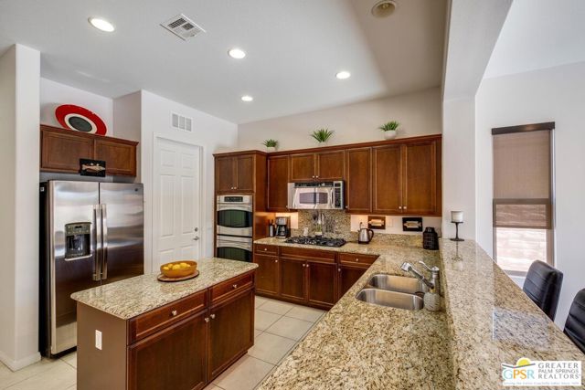 81091 Avenida Colonias, Indio CA: https://media.crmls.org/mediaz/99045b89-84b4-44c3-8b02-d5f831759209.jpg