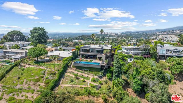 1030 Somera Road, Los Angeles CA: https://media.crmls.org/mediaz/99048dd6-17db-434e-8f37-3d23f896aae3.jpg