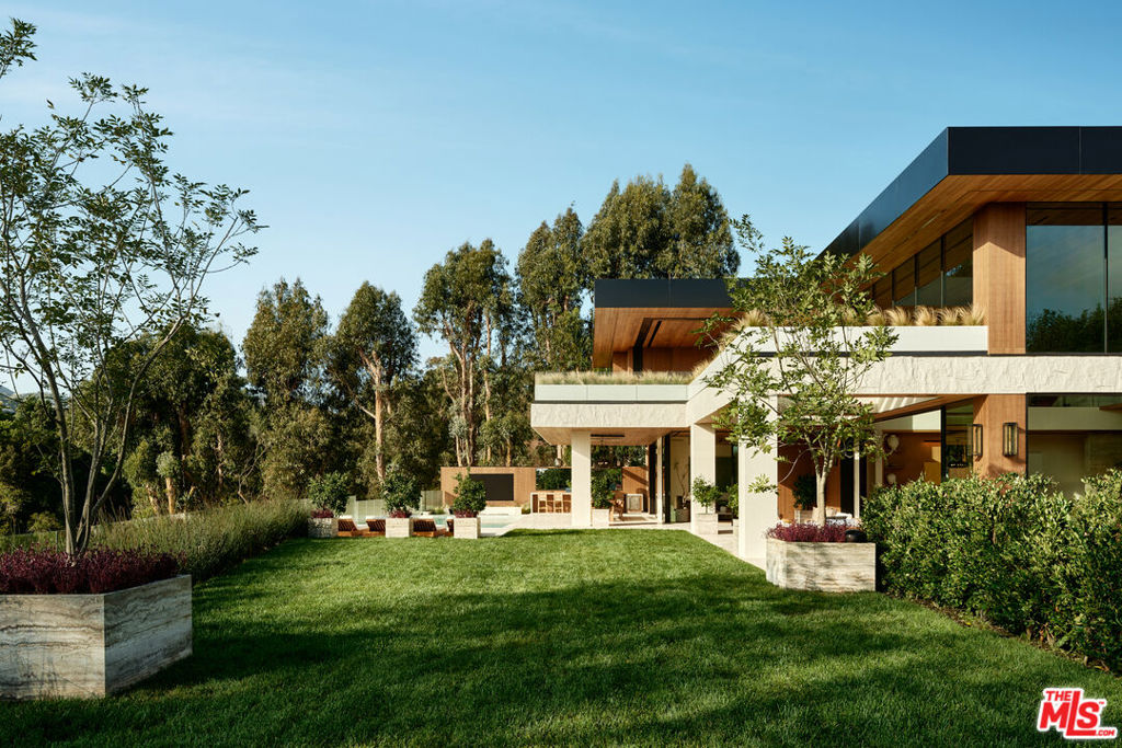 401 N Tigertail Road — Contemporary